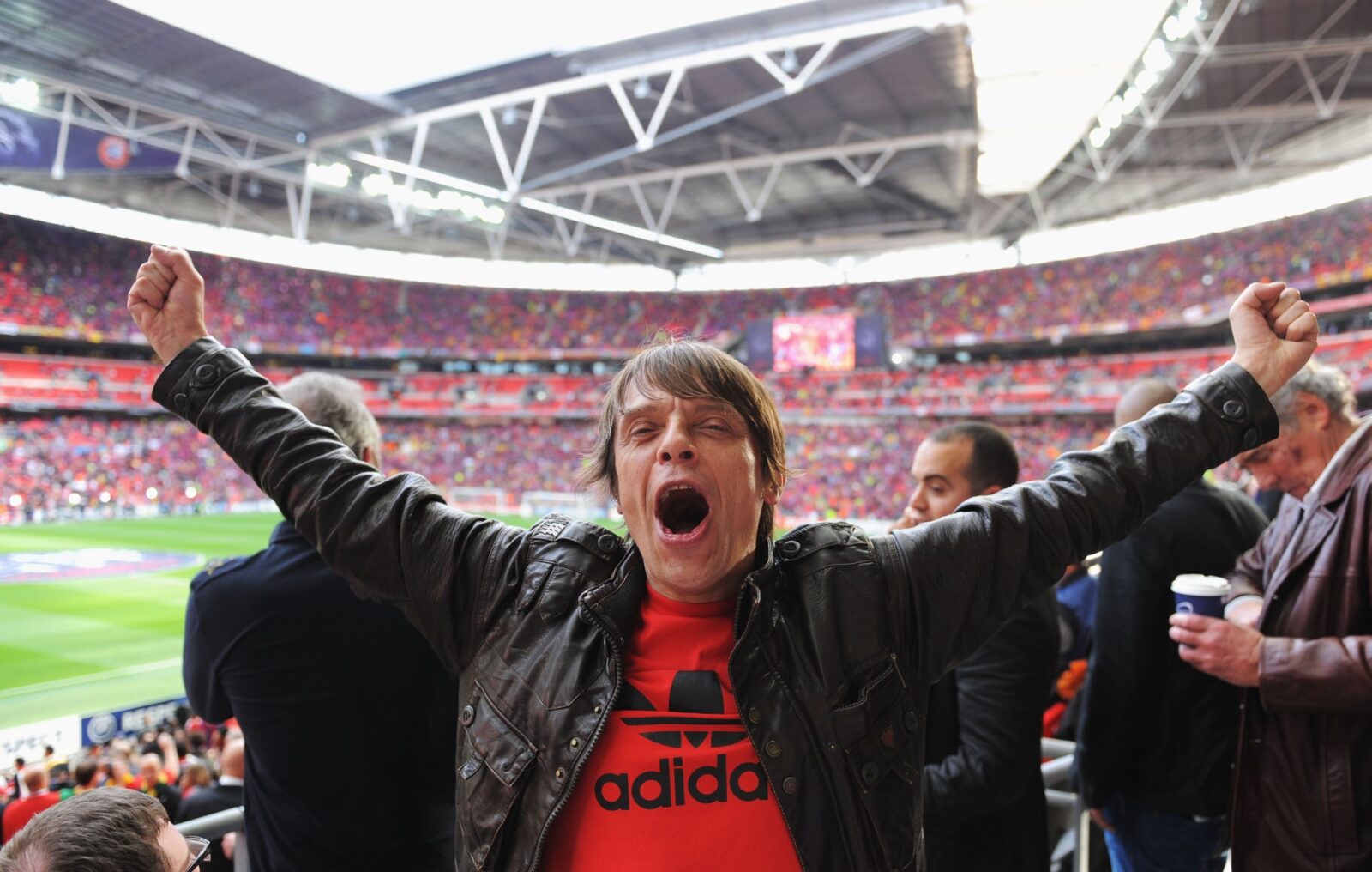 Primal Scream share tribute after Manchester United and fans honour Mani: "His light shines on"