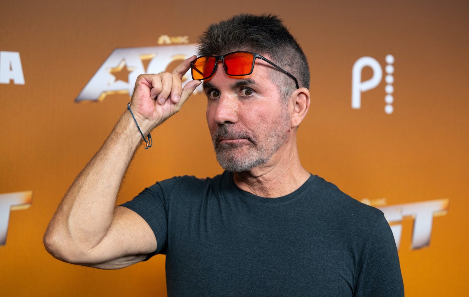 Simon Cowell says he is "not a fan of Bob Dylan"