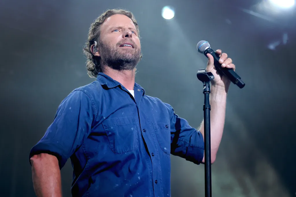 Dierks Bentley to Headline Vrbo Fiesta Bowl’s Fan Fest