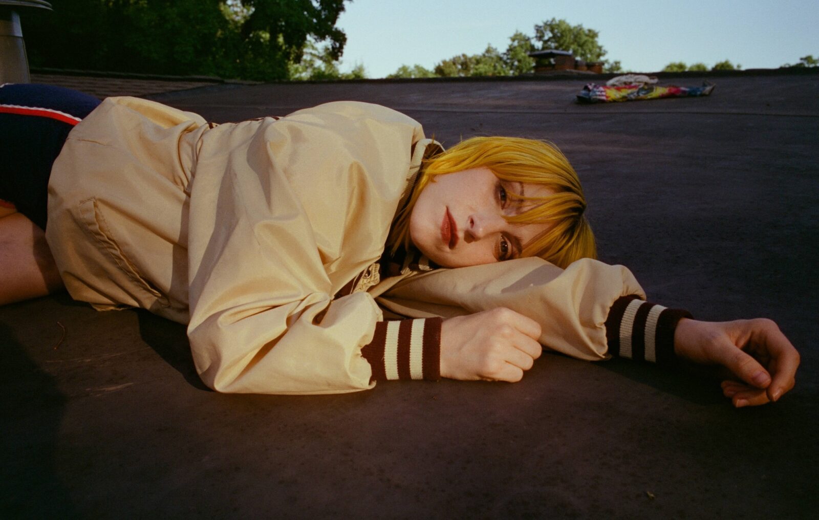 Hayley Williams “blacked out” while performing on stage with PinkPantheress