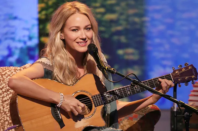 Jewel Says a Drug Bust in Mexico Inspired 'You Were Meant for Me'