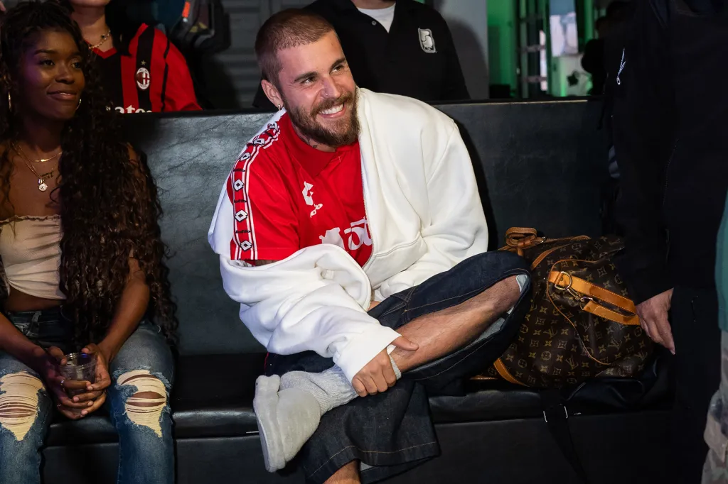 Justin Bieber Covers Eminem, Dr. Dre's 'Forgot About Dre' on Livestream