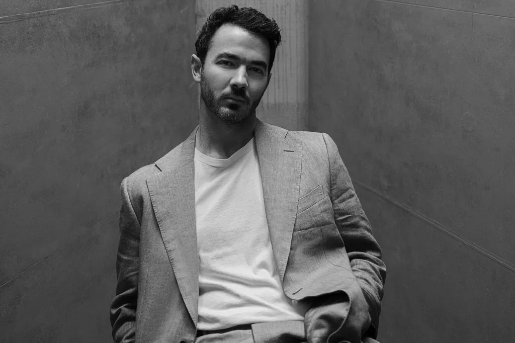 Kevin Jonas Joins Brothers Joe & Nick in Hitting Billboard Charts Solo