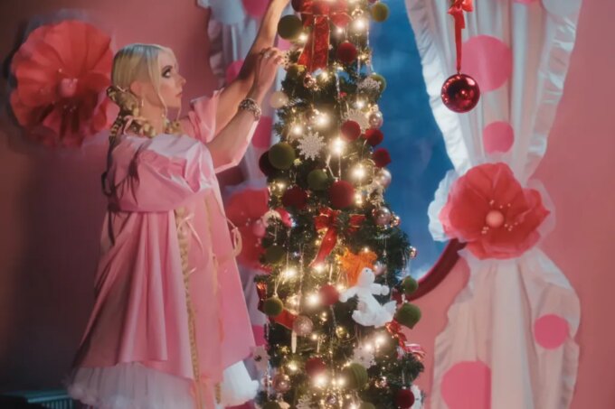 The Pretty Reckless' 'Where Are You Christmas?' Tops Hard Rock Chart