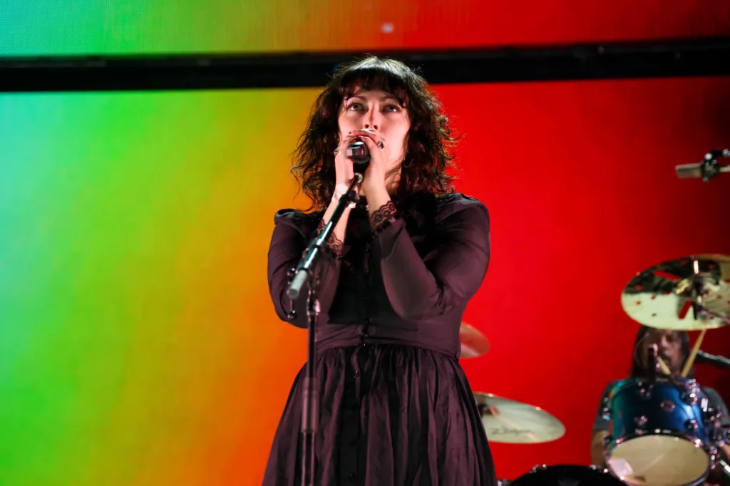 Violet Grohl Releases Debut Solo Songs 'THUM' and 'Applefish'