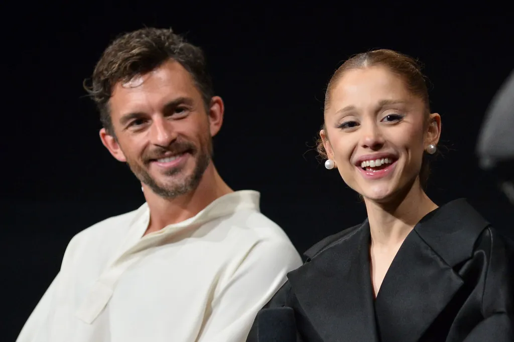 Ariana Grande, Jonathan Bailey to Reunite for 'Sunday in the Park'