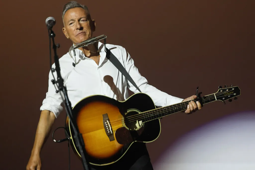 Bruce Springsteen Slams ICE at New Jersey Benefit Show