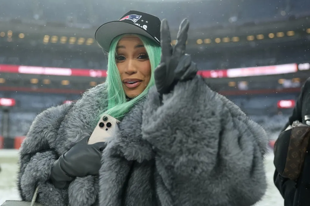 Cardi B, Brandi Carlisle & Cam'ron React to Patriots & Seahawks Wins