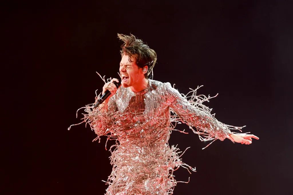 Harry Styles’ Fans Are Blissing Out to ‘Aperture’