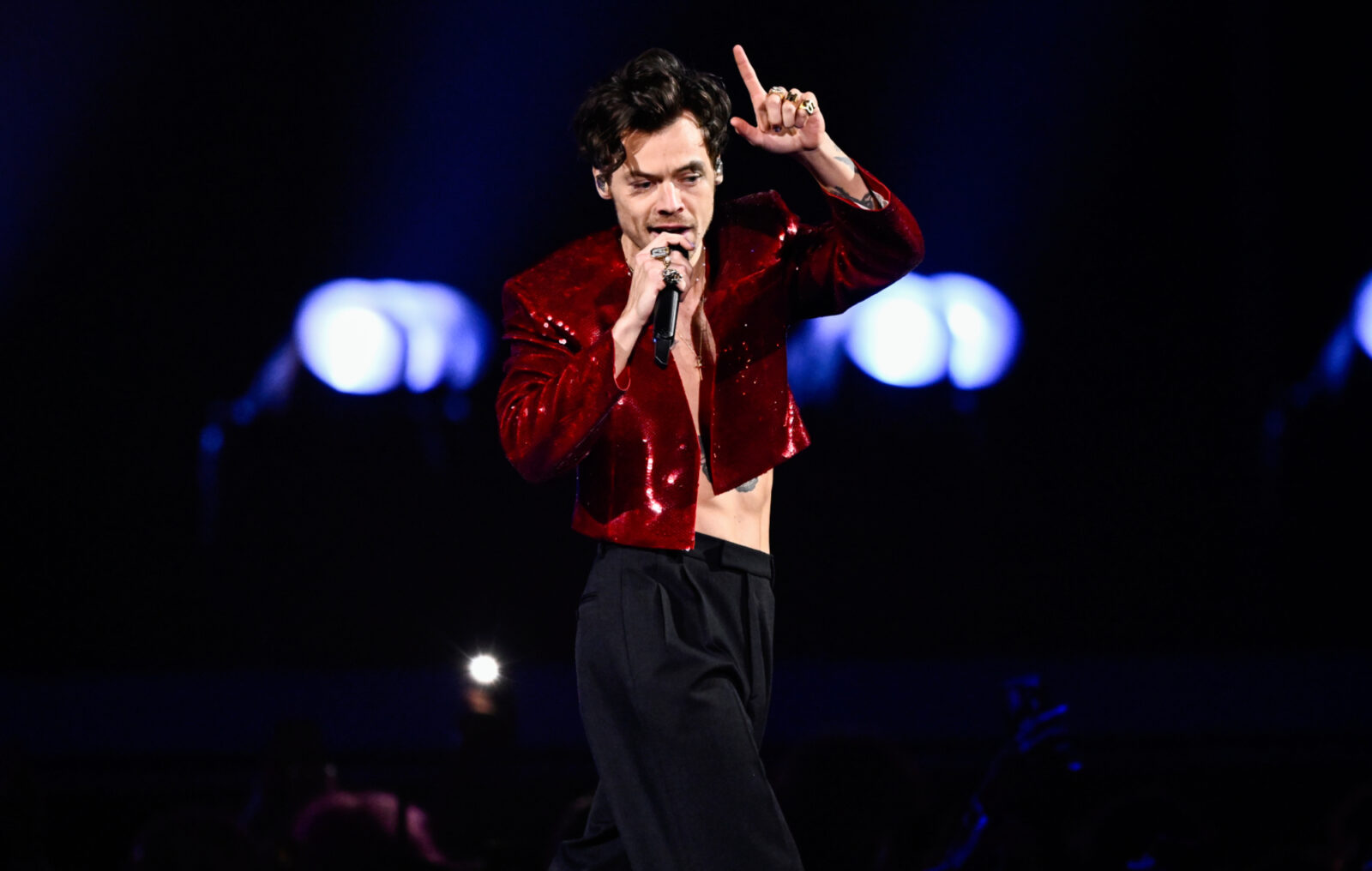 Harry Styles fans react to ticket prices and rush for Wembley Stadium residency