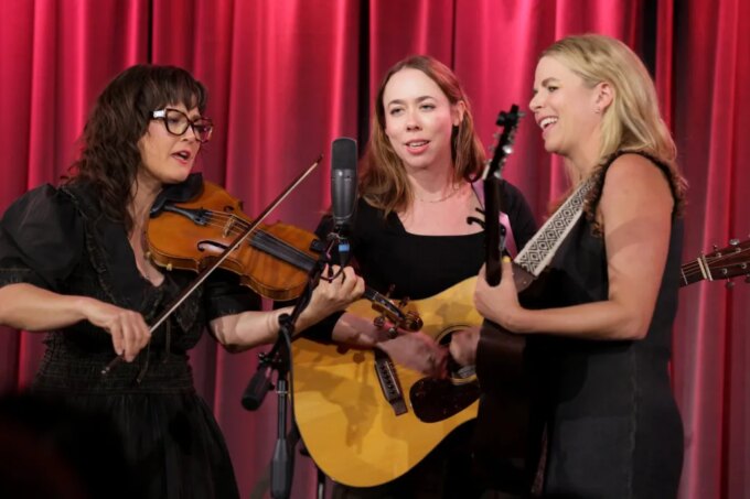 I’m With Her Wins 2 Awards at 2026 International Folk Music Awards