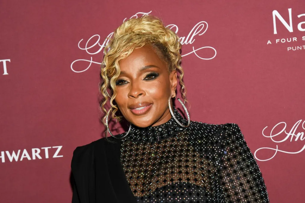Mary J. Blige Talks Passing on 'Umbrella' Before Rihanna Recorded It