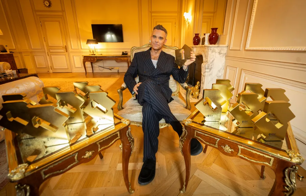 Robbie Williams Ends Tie With The Beatles for Most U.K. No. 1 Albums