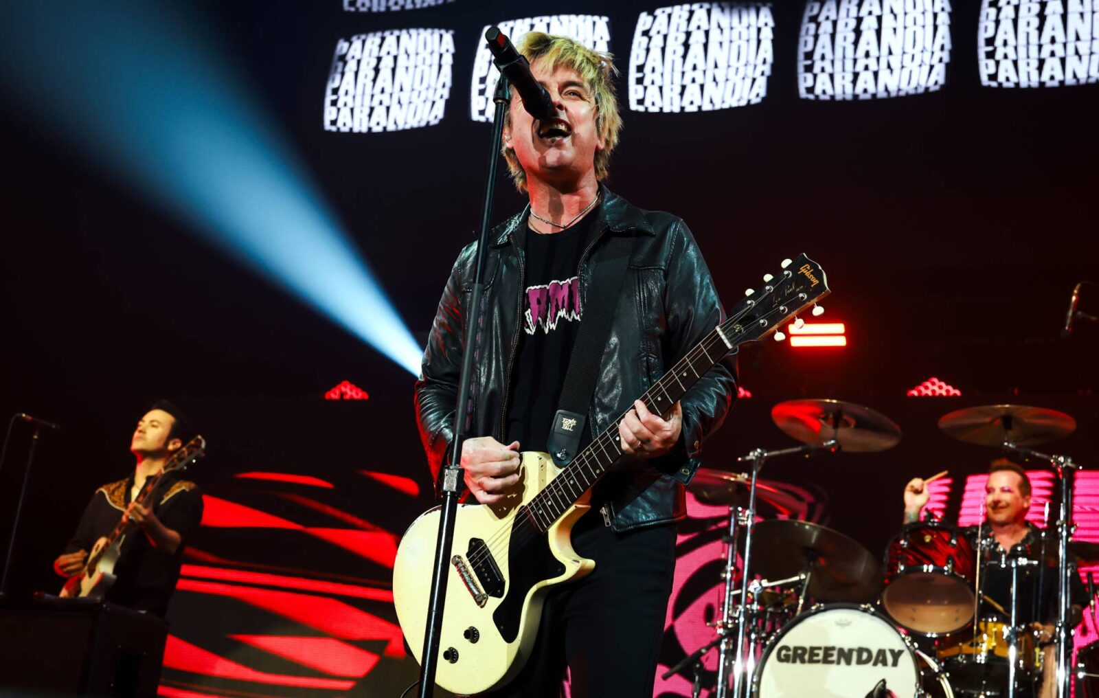 Watch Green Day's Billie Joe Armstrong deliver joke countdown on return to iHeartRadio Festival after infamous 2012 meltdown