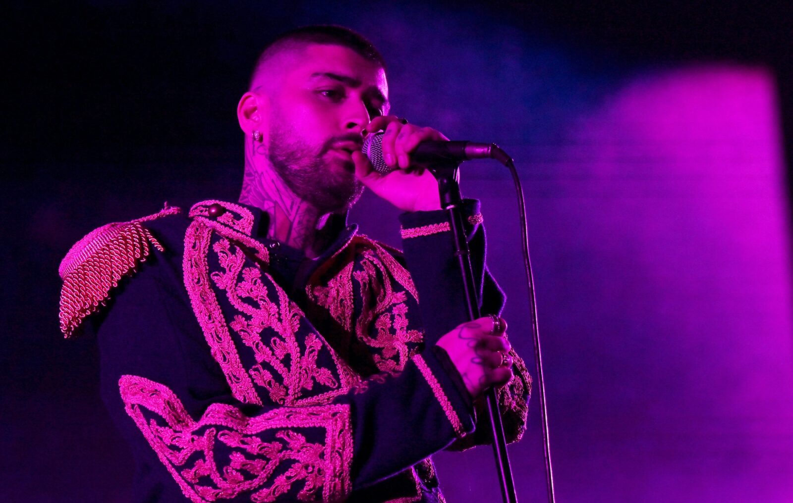 Watch ZAYN debut new single 'Die For Me' at Las Vegas residency