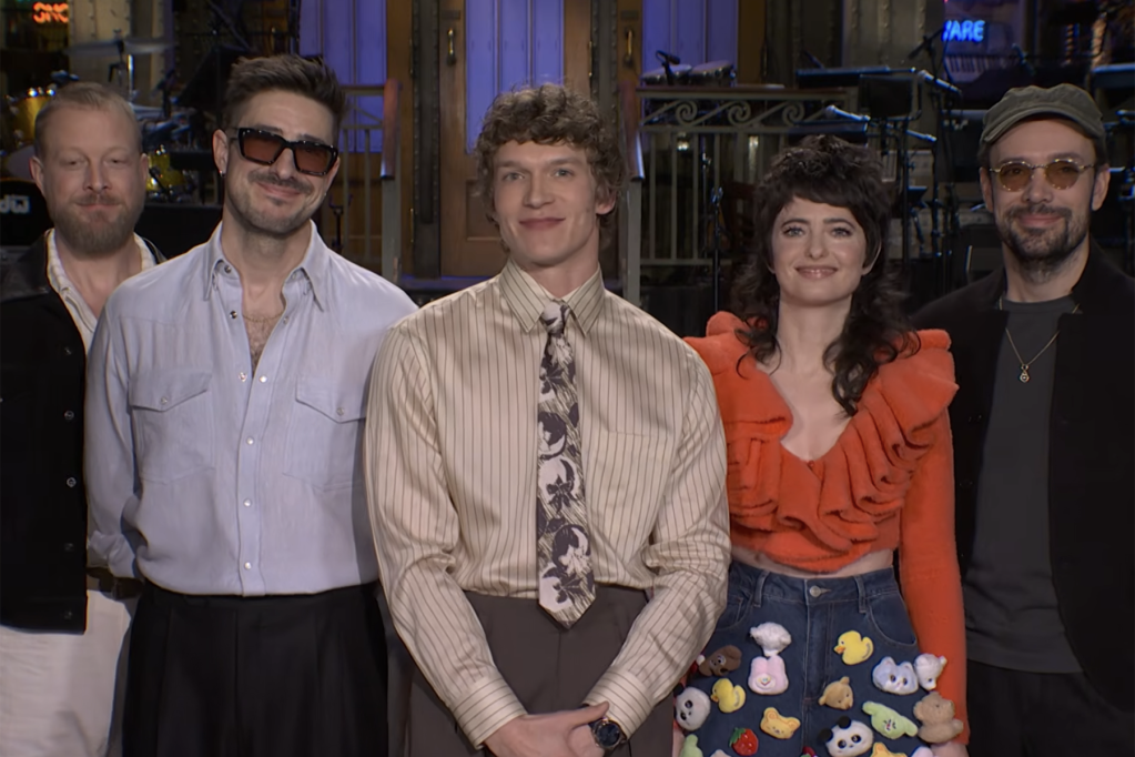 Connor Storrie Joins Mumford & Sons in 'SNL' Promos: Watch