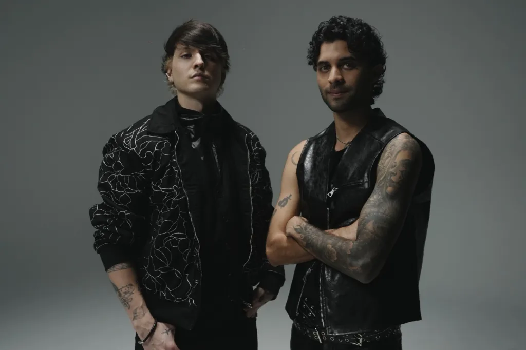 Ex-CNCO Members Erick Brian & Christopher Velez Reunite on 'Bajo Cero’