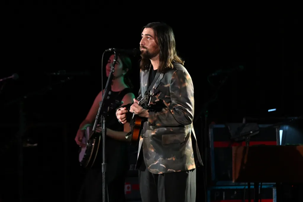 Noah Kahan Documentary Set for Netflix Debut