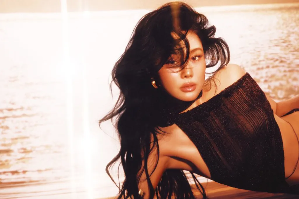 TIA RAY Returns With Genre-Bending English Album 'NEW DAY'