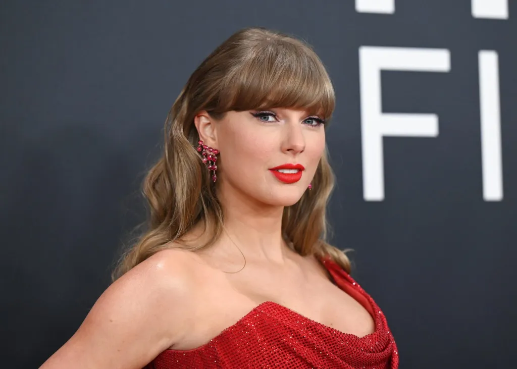 Taylor Swift's 'Opalite' Shines at No. 1 on U.K. Singles Chart