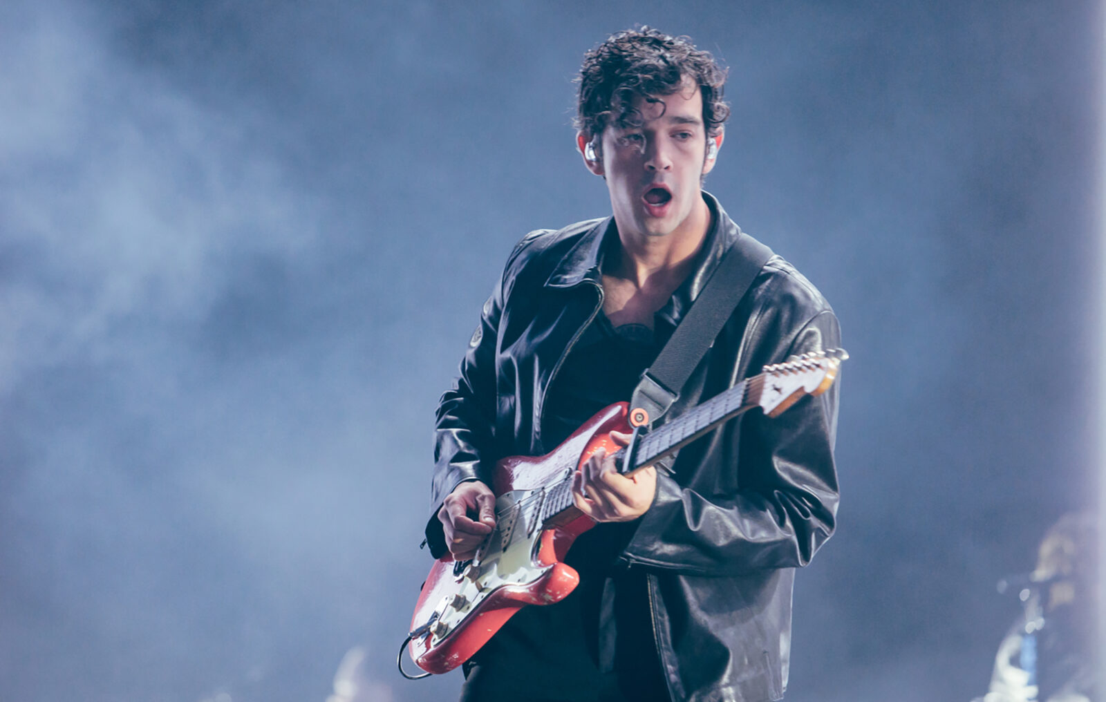 The 1975's Matty Healy goes viral for gifting TV to Uber driver and rescuing motorist with dead battery
