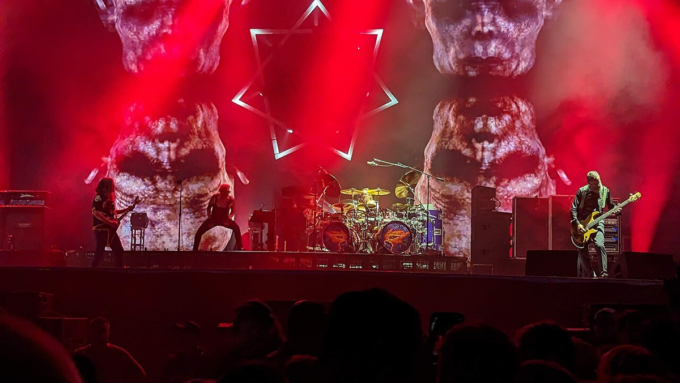 Tool’s Strict ‘No Phones’ Policy is ‘About the Person Behind You’