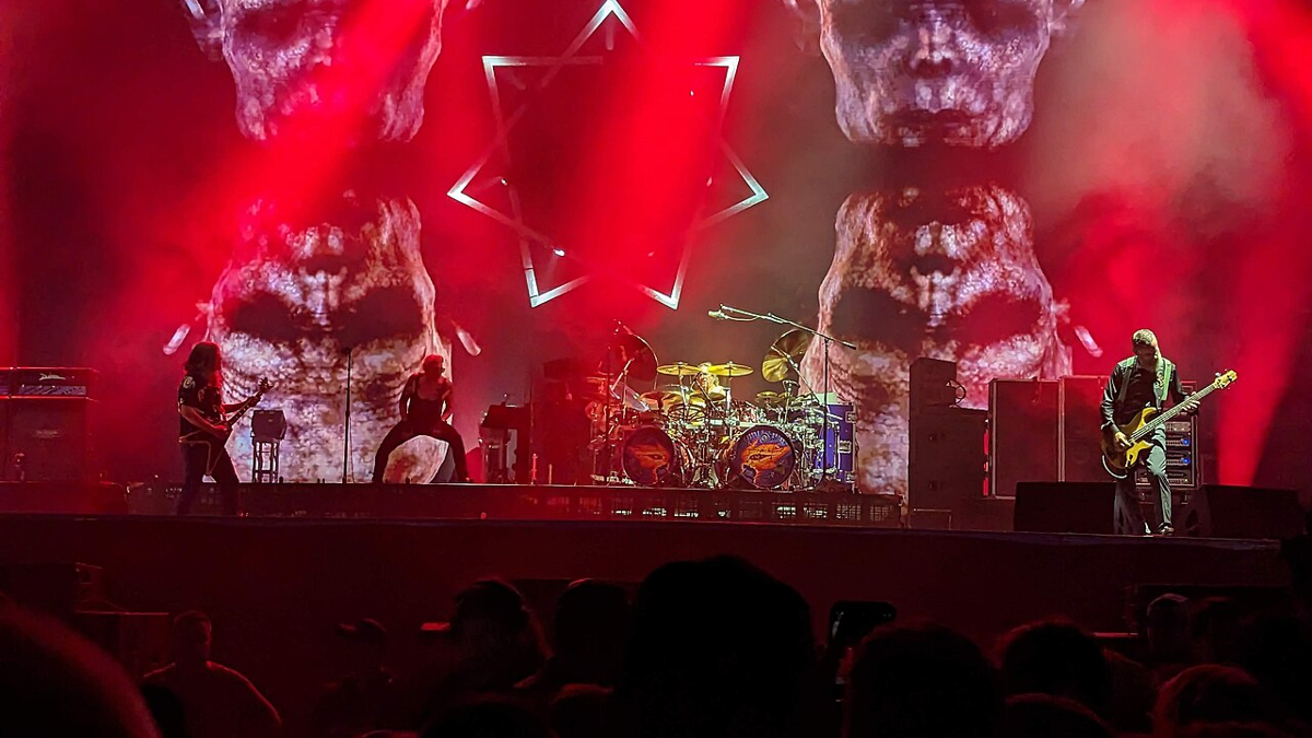 Tool’s Strict ‘No Phones’ Policy is ‘About the Person Behind You’