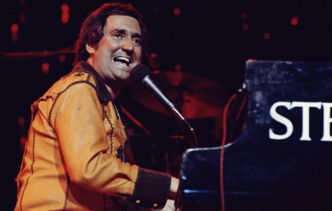 Tributes paid after death of legendary 'Breaking Up Is Hard To Do' singer-songwriter Neil Sedaka, age 86: "A rare talent"
