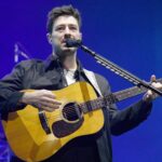 Watch Mumford & Sons play tiny, last-minute “unplugged” show in New York