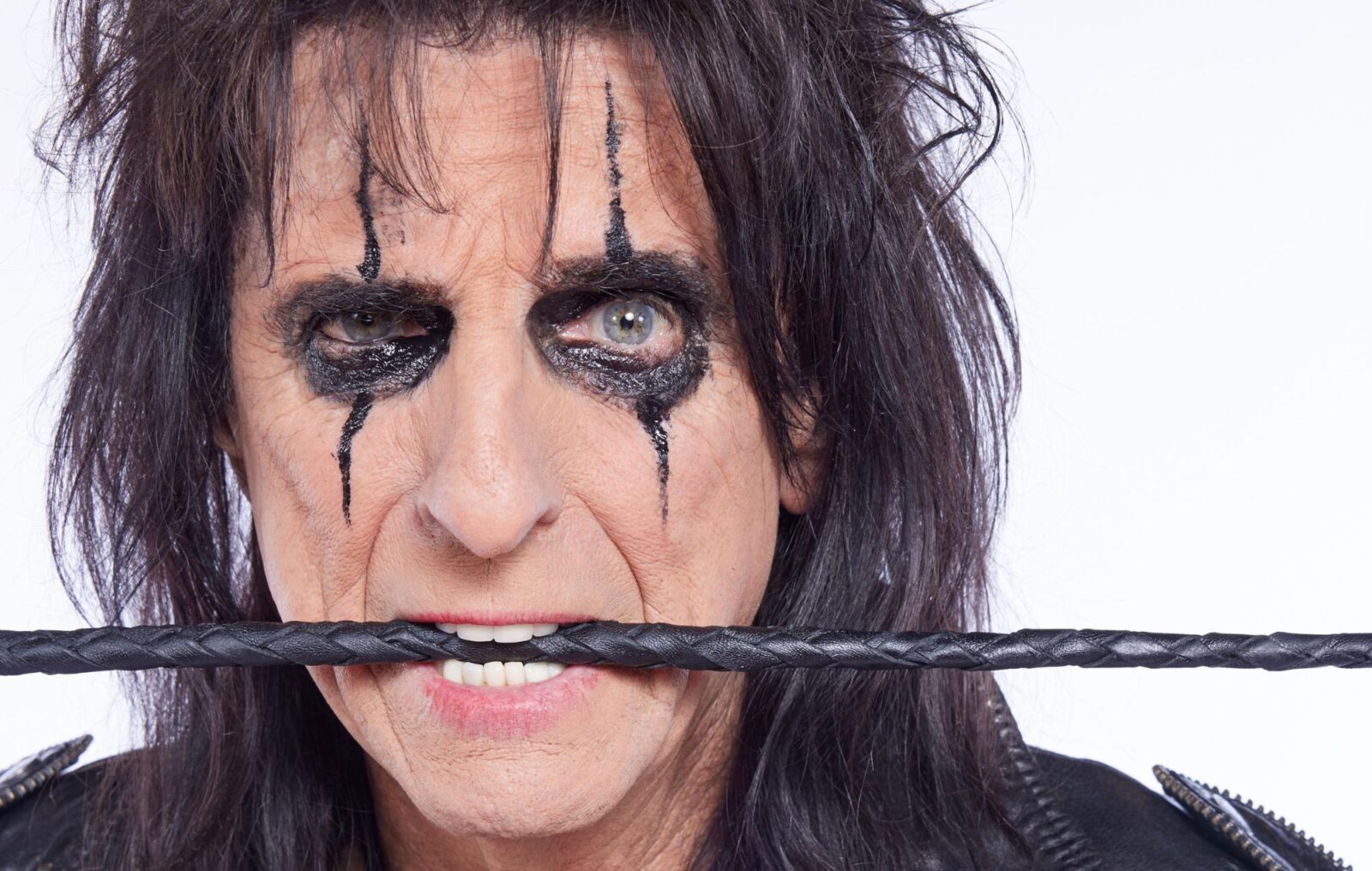 Alice Cooper announces "definitive autobiography" 'Devil On My Shoulder' with UK Q&A book tour