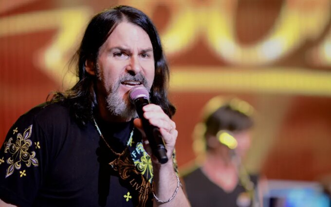 Boston Singer Dead at 60