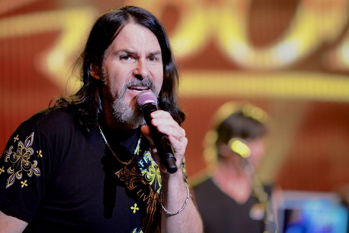 Boston Singer Dies at Age 60 After Battle With Brain Cancer