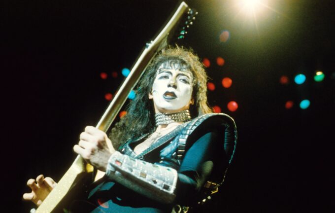 Ex-KISS guitarist Vinnie Vincent is selling new album "in master format only" for $2million