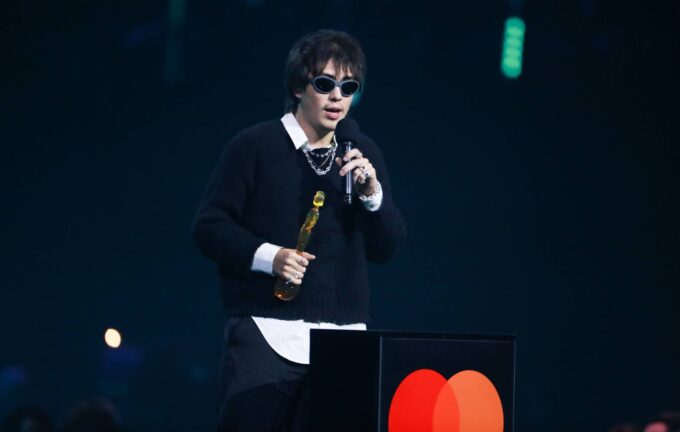 Free Palestine, fuck ICE, R.I.P. Mani, let's go Geese