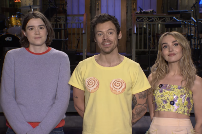 Harry Styles 'Catches Feelings' for This 'SNL' Star n New Promos