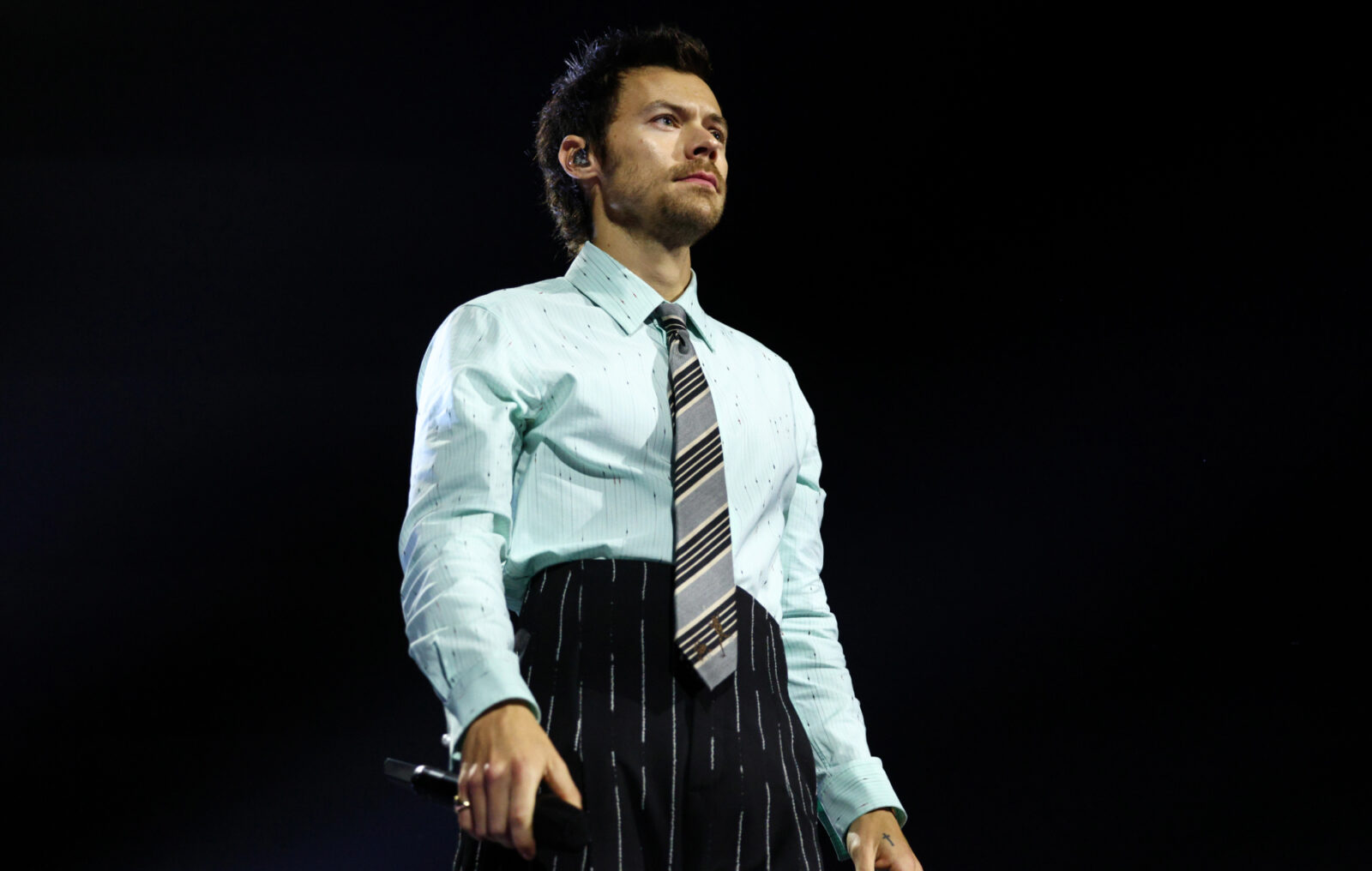 Harry Styles crashes Ryan Gosling's 'SNL' monologue ahead of hosting next week: "It's been a while"