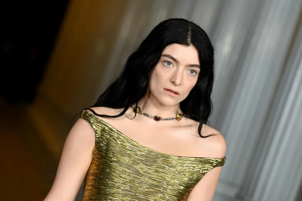 Lorde Says She's Ready for 'Clean Slate' as Universal Record Deal Ends