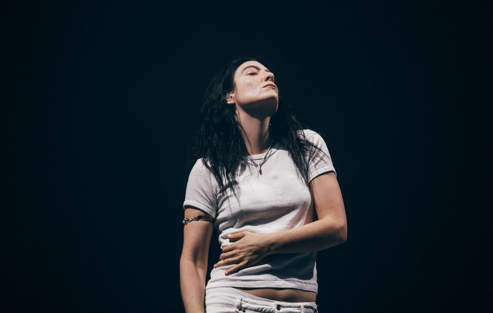 Lorde embraces "clean slate" as 17 year Universal record deal comes to an end