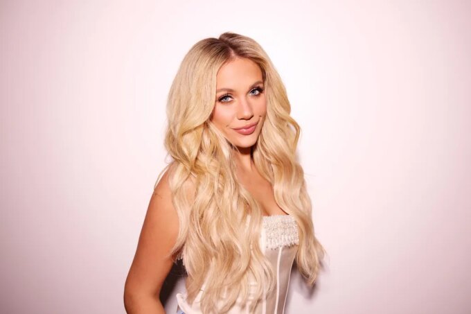 Megan Moroney Reacts to First Billboard 200 No. 1 Album: 'On Cloud 9'