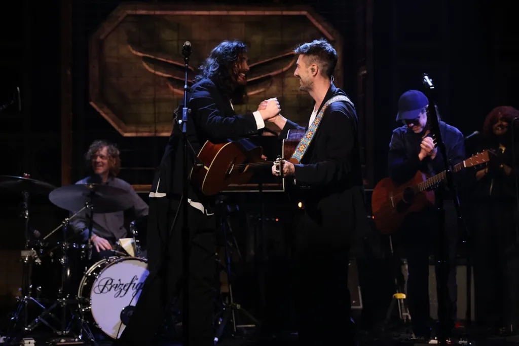 Mumford & Sons Bring Out Hozier on 'SNL'