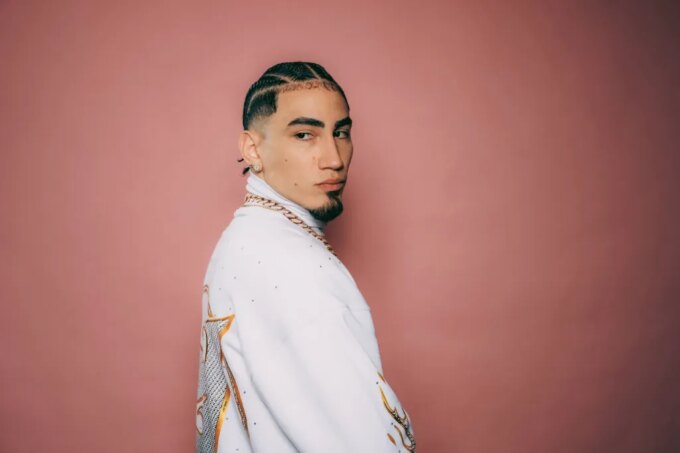 Omar Courtz's 'Por Si Manana No Estoy' Debuts in Top 5 of Latin Charts