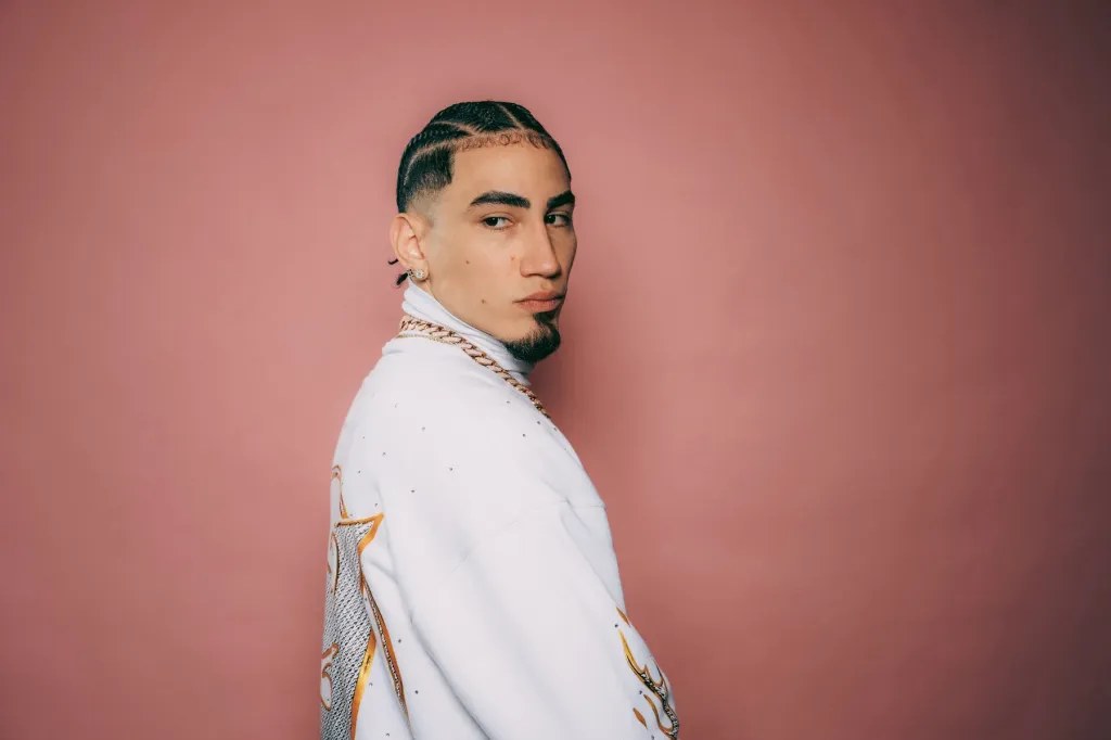 Omar Courtz's 'Por Si Manana No Estoy' Debuts in Top 5 of Latin Charts