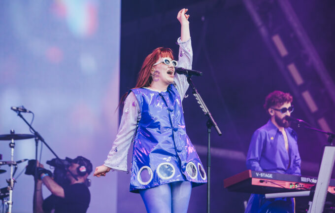 Watch CMAT cover Girls Aloud’s ‘Biology’ with Katy J Pearson in Manchester