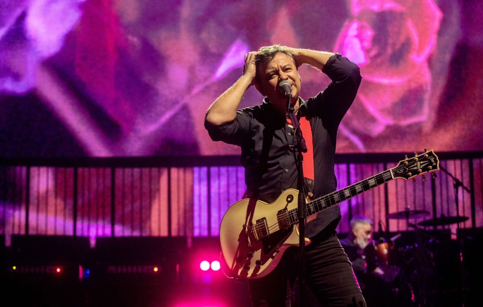 Watch Manic Street Preachers cover The Cure's 'Close To Me' and air rarities for Robert Smith's Teenage Cancer Trust shows at Royal Albert Hall