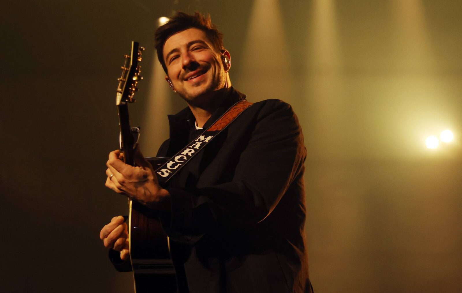 Watch Mumford & Sons play 'Rubber Band Man' and 'Here' on 'SNL'