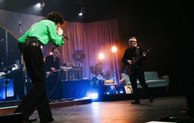 Watch Sombr try to split the G and perform 'Linger' with The Cranberries on stage in Dublin