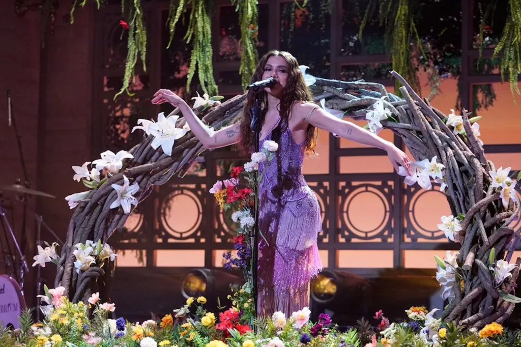 Anitta Performs 'Choka Choka' and 'Varias Quejas'