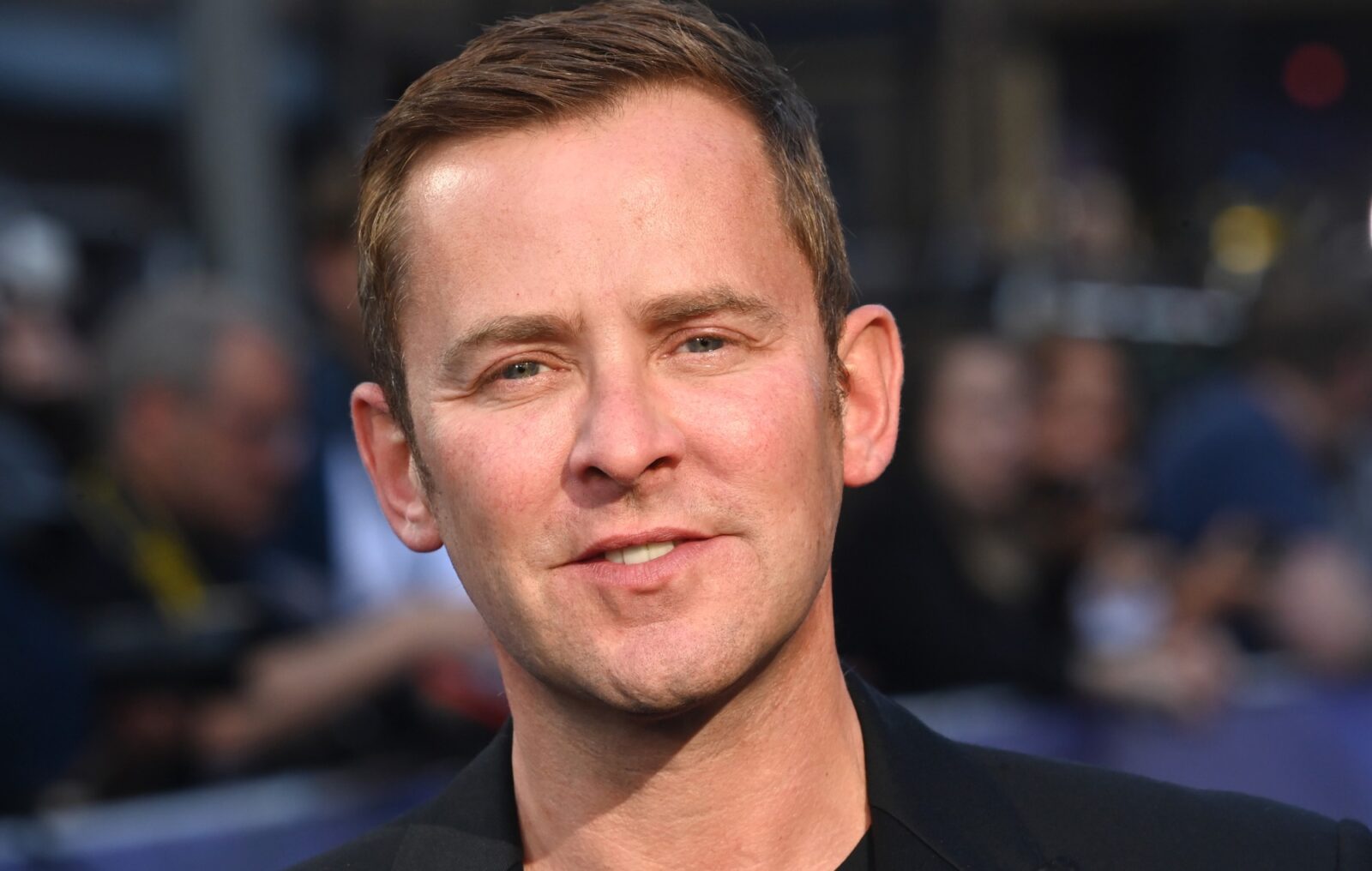 BBC apologises after it admits concerns about "inappropriate communications" involving Scott Mills were raised last year