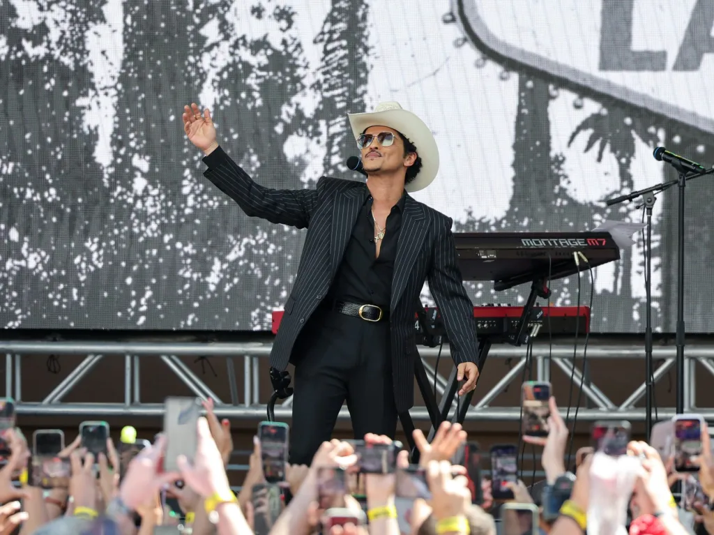 Bruno Mars Kicks off Romantic Tour, Gets Honored in Las Vegas