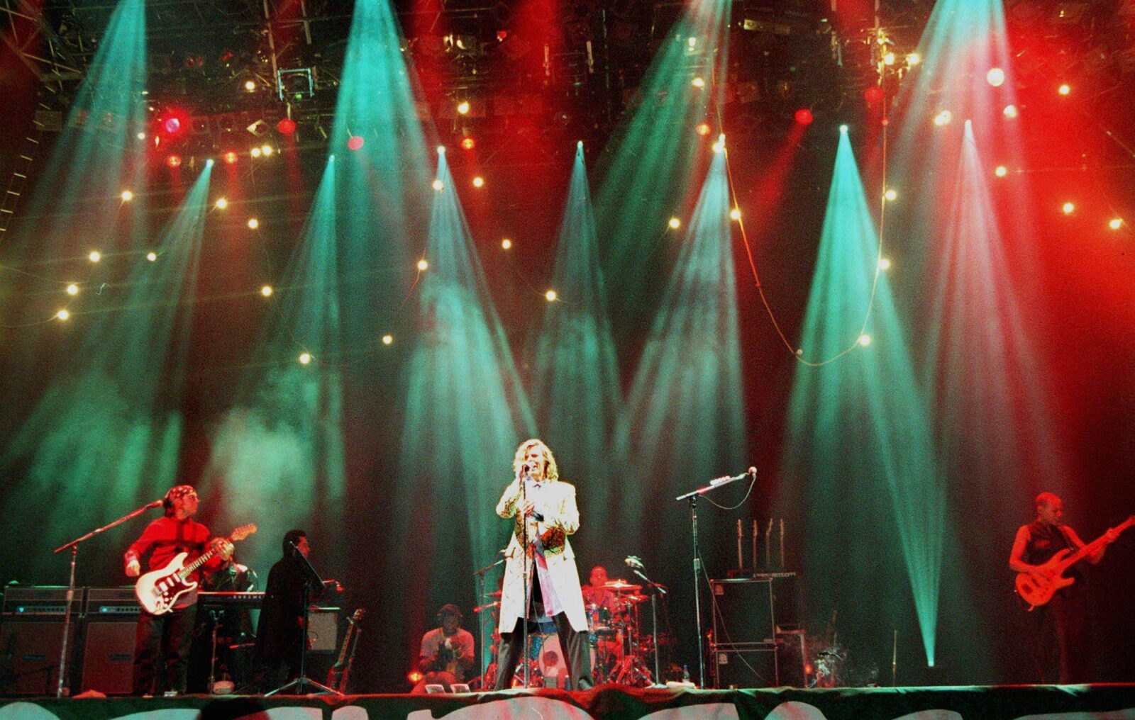 David Bowie's live band from Glastonbury 2000 to reunite for 'Live On The Loch' charity gig